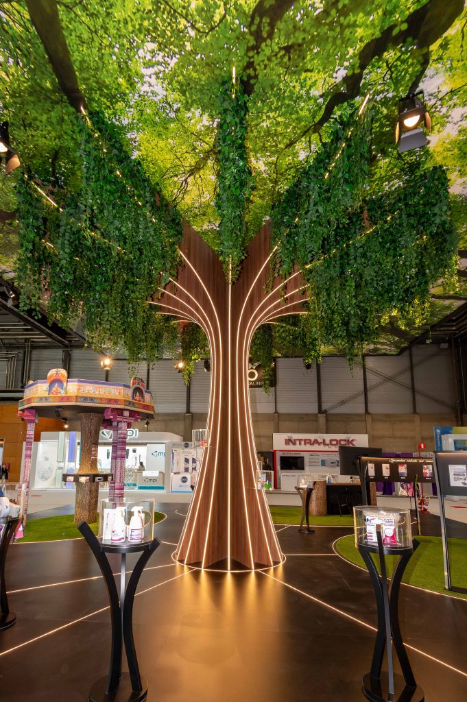 Project: Medicaline at Expodental 2024: a meeting place beneath a tree · 4