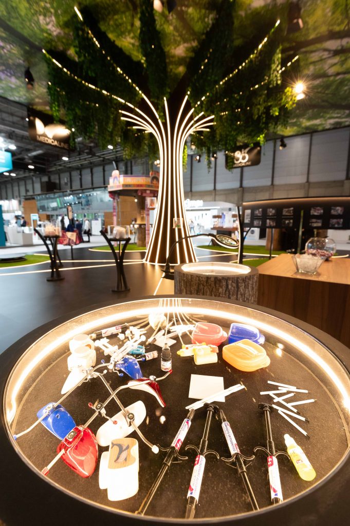 Project: Medicaline at Expodental 2024: a meeting place beneath a tree · 1