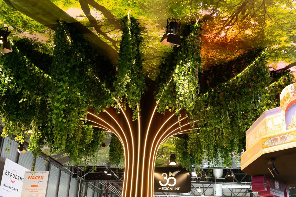 Proyecto: Medicaline en Expodental 2024: encontrarse bajo un árbol · 1